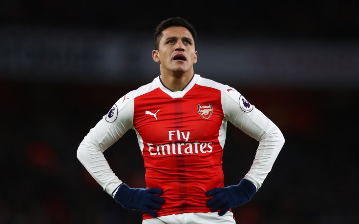 Хванаха Алексис да се хили, докато Арсенал става за срам