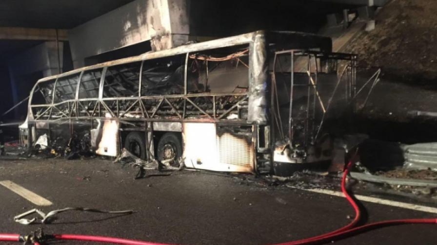 Автобус с деца катастрофира в Италия, жертвите са 16