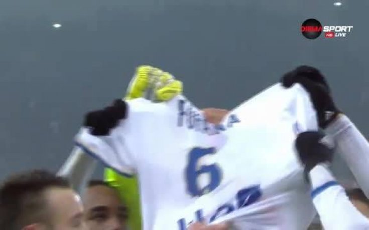 Фамозен гол на Валбуена и трогателен жест към съотборник