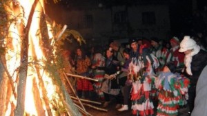 В Пернишко е Сурва Маскирани групи ще играят и ще