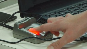 Пръстовият идентификатор няма да бъде въвеждан при личните лекари засега