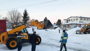 Депутат предостави безвъзмездно камиони и багери за почистването на снега