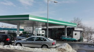 Мъже с маски обраха бензиностанция