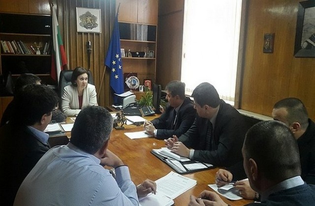Министър Бъчварова събра полицейските шефове от региона