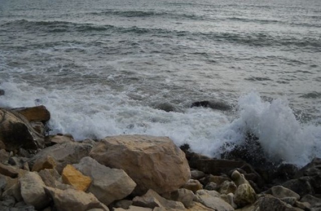 Морето изхвърли труп на удавник край Тюленово