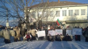 Кукери прогониха злите духове от село Садово