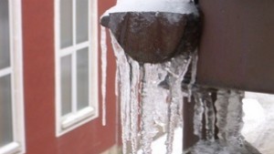 Глоби за непочистен сняг и ледени висулки ще налагат във