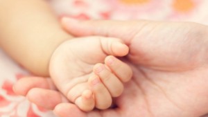 Детенце се бори със страшна болест и се нуждае от