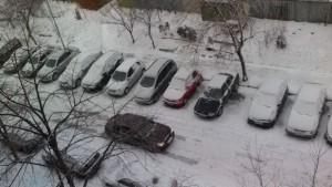 Общината с призив Преместете колите си да почистим снега иначе
