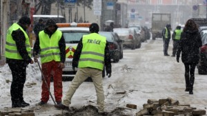 Извършват аварийни ремонти на пътната настилка в столицата