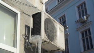 Защо климатиците тракат през зимата