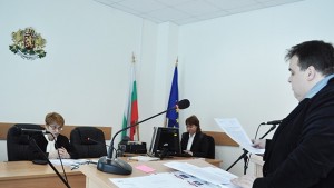 До месец съдът решава правилно ли Емилиян и Подай ръка