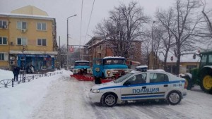 Съвместна акция за разчистването на улиците във Враца