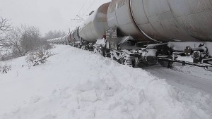 Два влака заседнаха в преспите в Шуменско