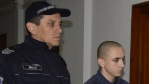 Заради прокурорски гаф Ученик чака присъда съдът върна делото