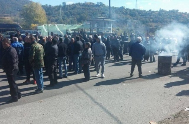 Миньори, съкратени от Бобов дол, на протест