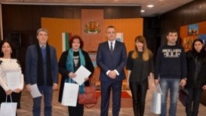 Наградиха участниците в кампанията Да украсим Варна за Коледа