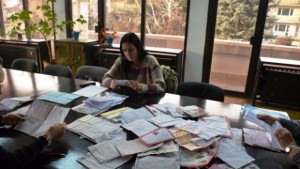 Стотици деца пуснаха писма в кутията на Дядо Коледа на
