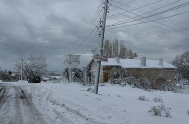 Снегът остави села в Смолянско без ток, 7-ми ден без вода е цял квартал
