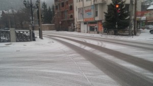 Внимание нов сняг в Дупница покрива заледените участъци