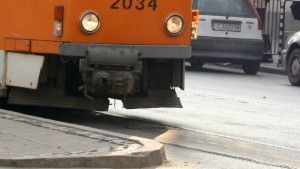 Трамвай 22 аварира в центъра на София в опит да