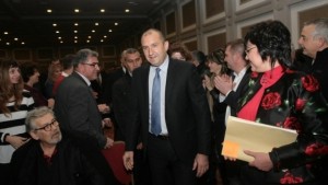 РИА Новости Подготвя се майдан срещу Румен Радев