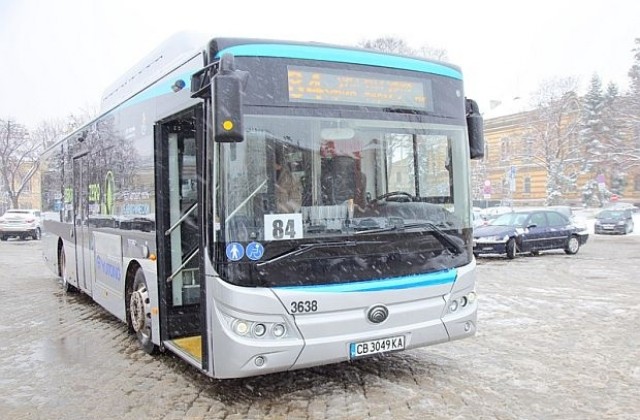 Електробус вози до летището в столицата (СНИМКИ)