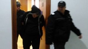 Готвачдилър иска свобода за да му оформят оценките в училище