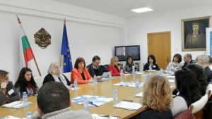 Ралица Добрева беше домакин на семинар посветен на насилието над