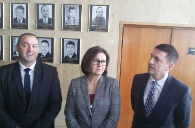Министър Бъчварова: Радев и екипът му нямат опит, това се видя и от словото му