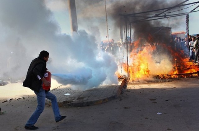 Кола бомба избухна в близост до посолствата на Италия и Египет в Триполи