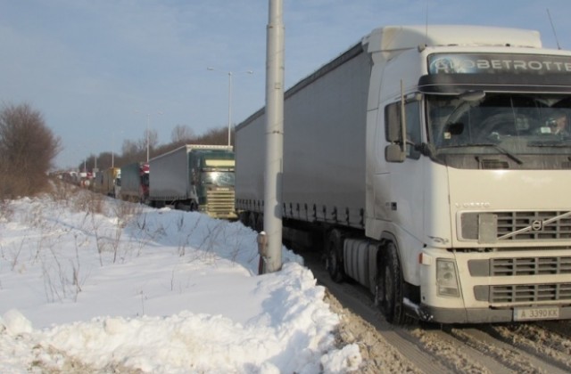 Повече от три часа ГКПП Дунав мост остана затворен за движение