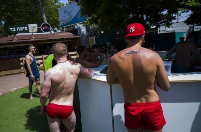 Туристическият сектор трупа печалби от гей пътуванията