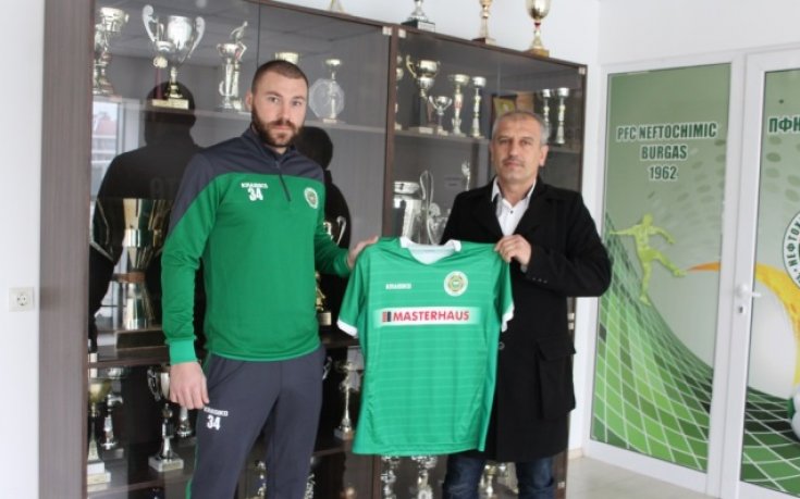 Нефтохимик привлече пореден нов футболист