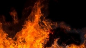 Съседи спасиха мъж от огнен капан