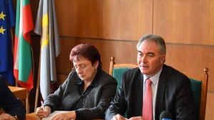 Нов случай на брутална кражба на храна от служители в