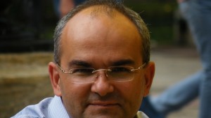 Искат главата на Момчил Младенов