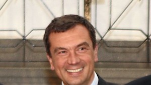 Почина икономистът Валентин Карабашев