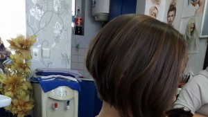 Шестгодишна дари огромната си плитка на болна жена СНИМКИ