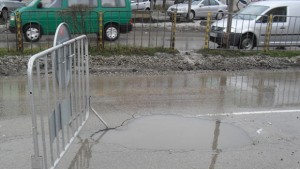 Започва ударно кърпене на дупки със студена смес