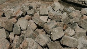 В София ще запълват временно с павета дупки зейнали след