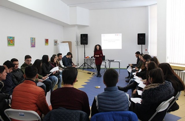 Младежи от Добрич изучаваха тънкостите на професионалното ориентиране