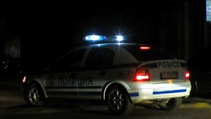 Каруца с дърва блъсна при гонка полицейска патрулка