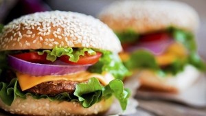 Бургер Тръмп новият кулинарен хит в Токио ВИДЕО