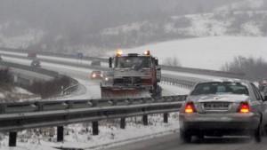 Ниски температури пътните настилки са заскрежени