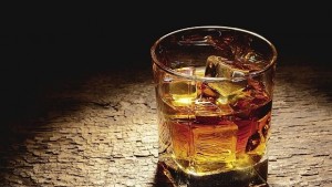 Крадец върна уиски