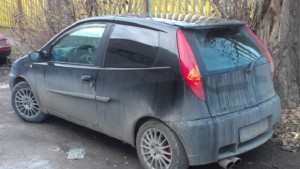 Заради жена мъж потроши колата на съседа си