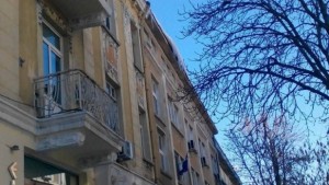 Тухла падна от стара сграда в Пазарджик рани жена