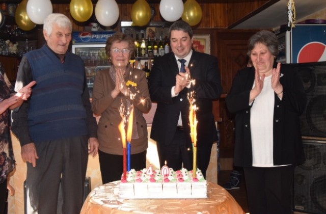 Пенсионерският клуб в Първомайци стана на 40 години