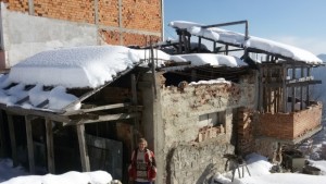 Пенсионер от Смолян живее без ток вода и отопление СНИМКИ